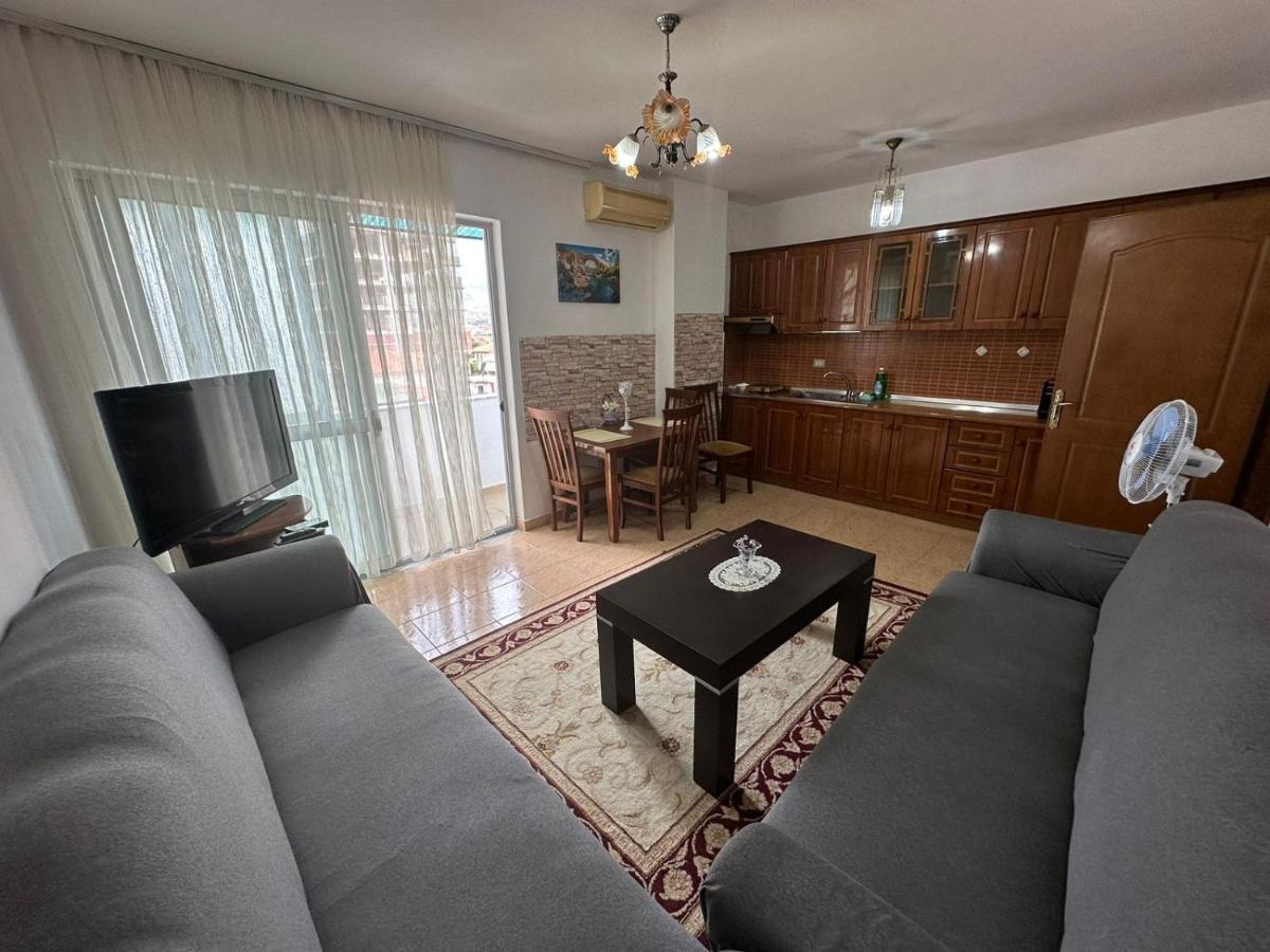 Cozy Apartment In The City Center Shkoder Bagian luar foto